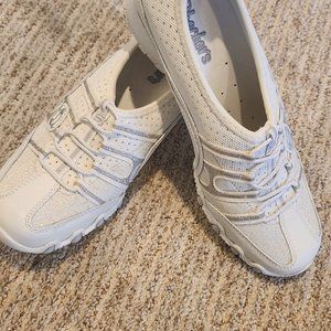 Skechers Women's Cream Athletic Shoes